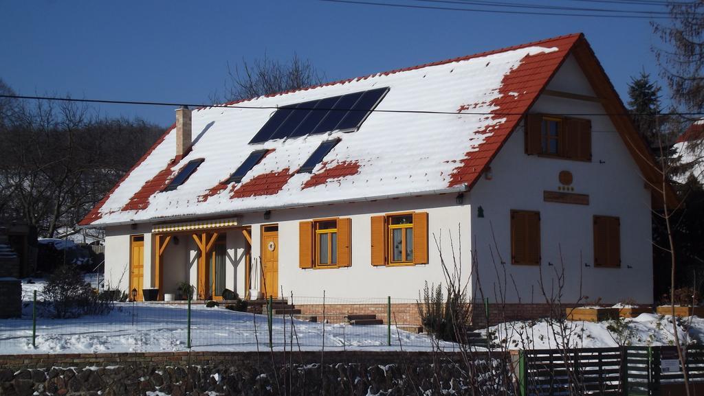 Rozmaring Vendeghaz Hotel Zengovarkony Exterior photo