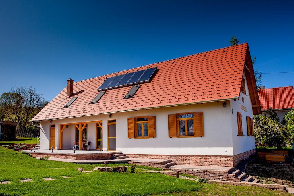 Rozmaring Vendeghaz Hotel Zengovarkony Exterior photo