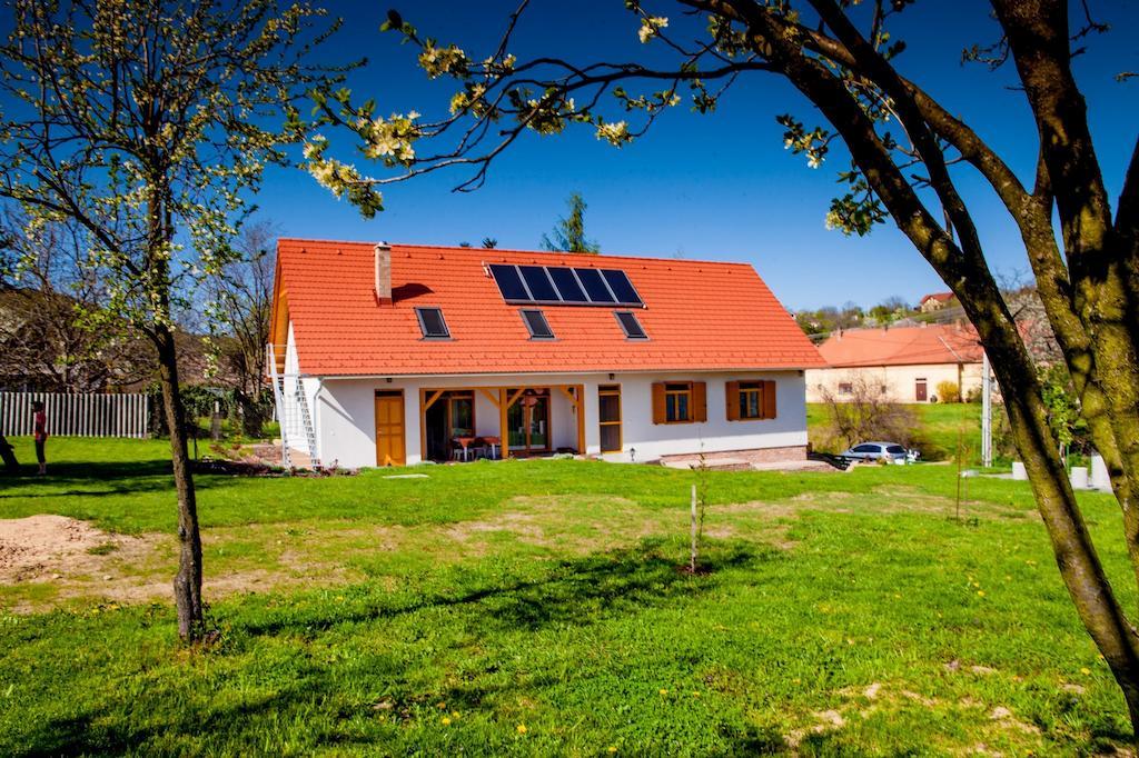 Rozmaring Vendeghaz Hotel Zengovarkony Exterior photo
