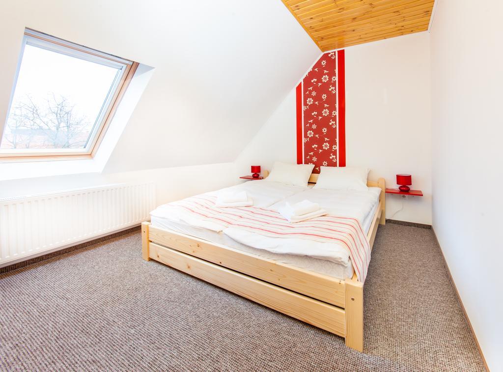 Rozmaring Vendeghaz Hotel Zengovarkony Room photo
